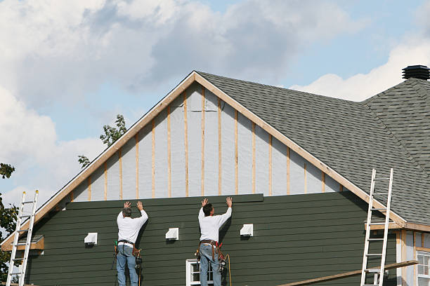 Professional Emergency Siding Repair technician working in Pipersville, PA